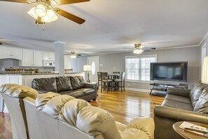 House (4 Bedrooms) | Front of property - Waterfront Prosperity Home w/ Dock: Walk to Marina (Prosperity)