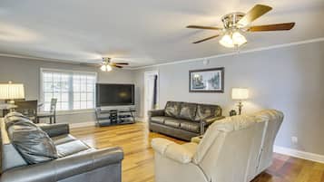 House (4 Bedrooms) | Interior
