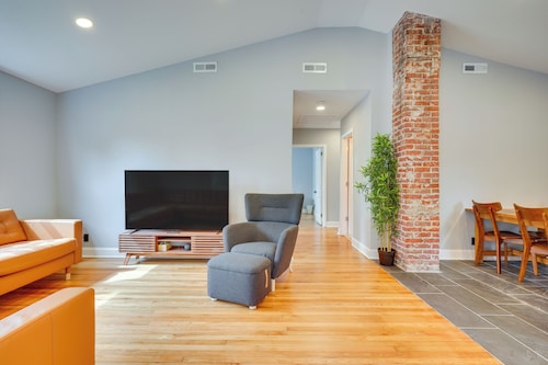 3 Mi to Park Circle: North Charleston Abode!