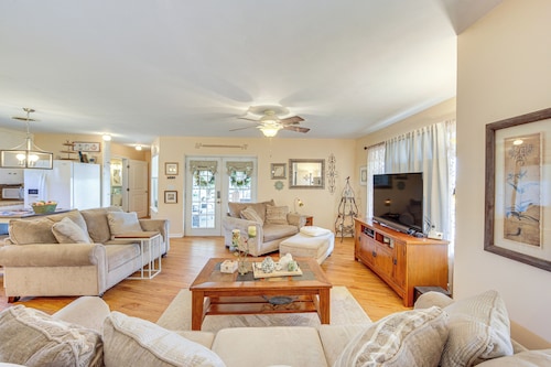 Fire Pit & Patios: Peaceful Alto Getaway!