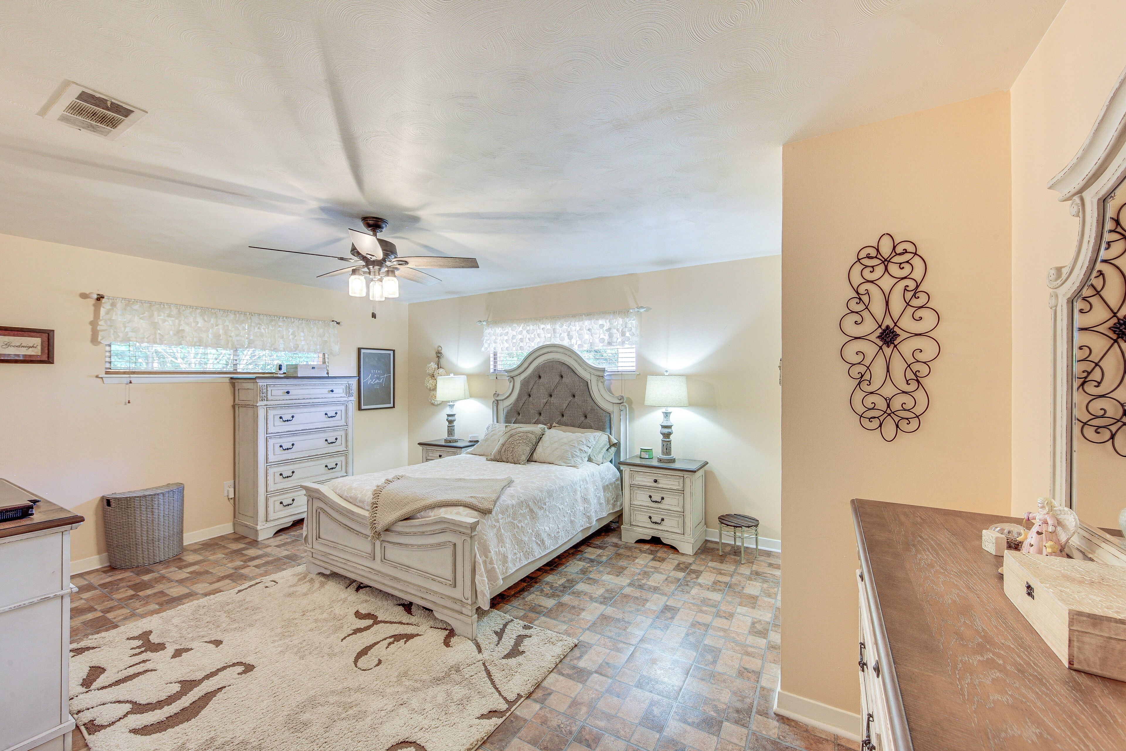 House (2 Bedrooms) | Interior