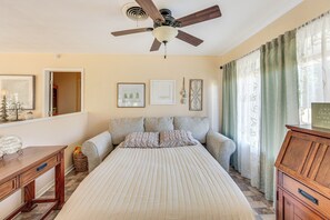 Interior - Fire Pit & Patios: Peaceful Alto Getaway! (Alto)