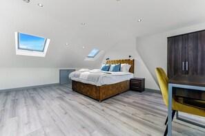 3 habitaciones, tabla de planchar con plancha, cuna de viaje y wifi 
