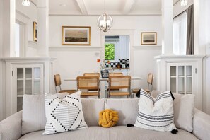 TV, offices - Bright 3BR Home Near UW / Children Hospital w| gym (Seattle)