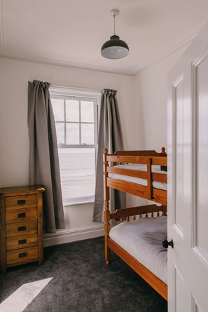 2 chambres, fer et planche à repasser, accès au Wi-Fi (inclus)