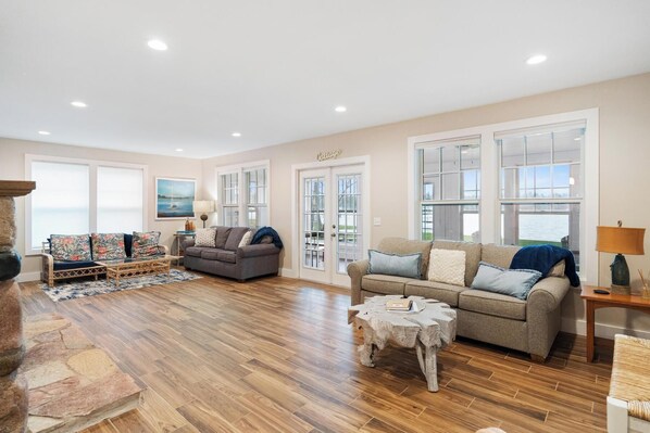 Smart TV, fireplace, books