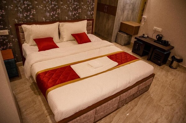Deluxe Double Room, City View | Soundproofing