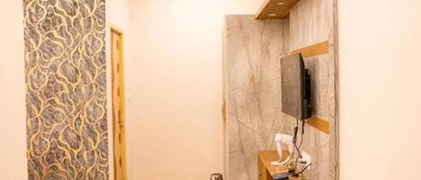Deluxe Double Room, City View | Soundproofing