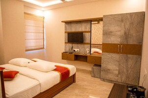 Deluxe Double Room, City View | Soundproofing