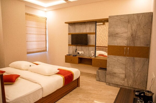 Deluxe Double Room, City View | Soundproofing - Serenity Stay Inn (Anekal)