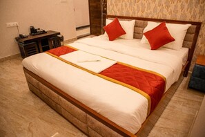 Deluxe Double Room, City View | Soundproofing