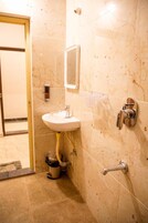 Deluxe Double Room, City View | Bathroom