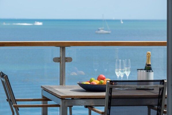 Outdoor dining - Large Luxury water front property with private direct beach access and panoramic sea scapes from eve (Seaview)