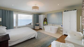 6 bedrooms, WiFi, bed sheets
