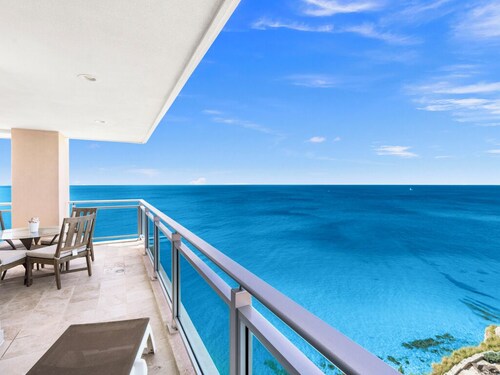 Charming 2-bedroom corner deluxe condo in Cupecoy with ocean and sunset view 