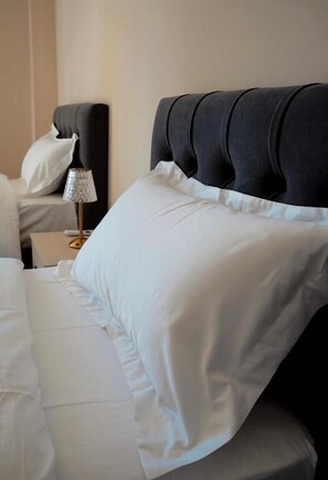 Desk, free WiFi - Ufo Rooms City Center (Tirana)