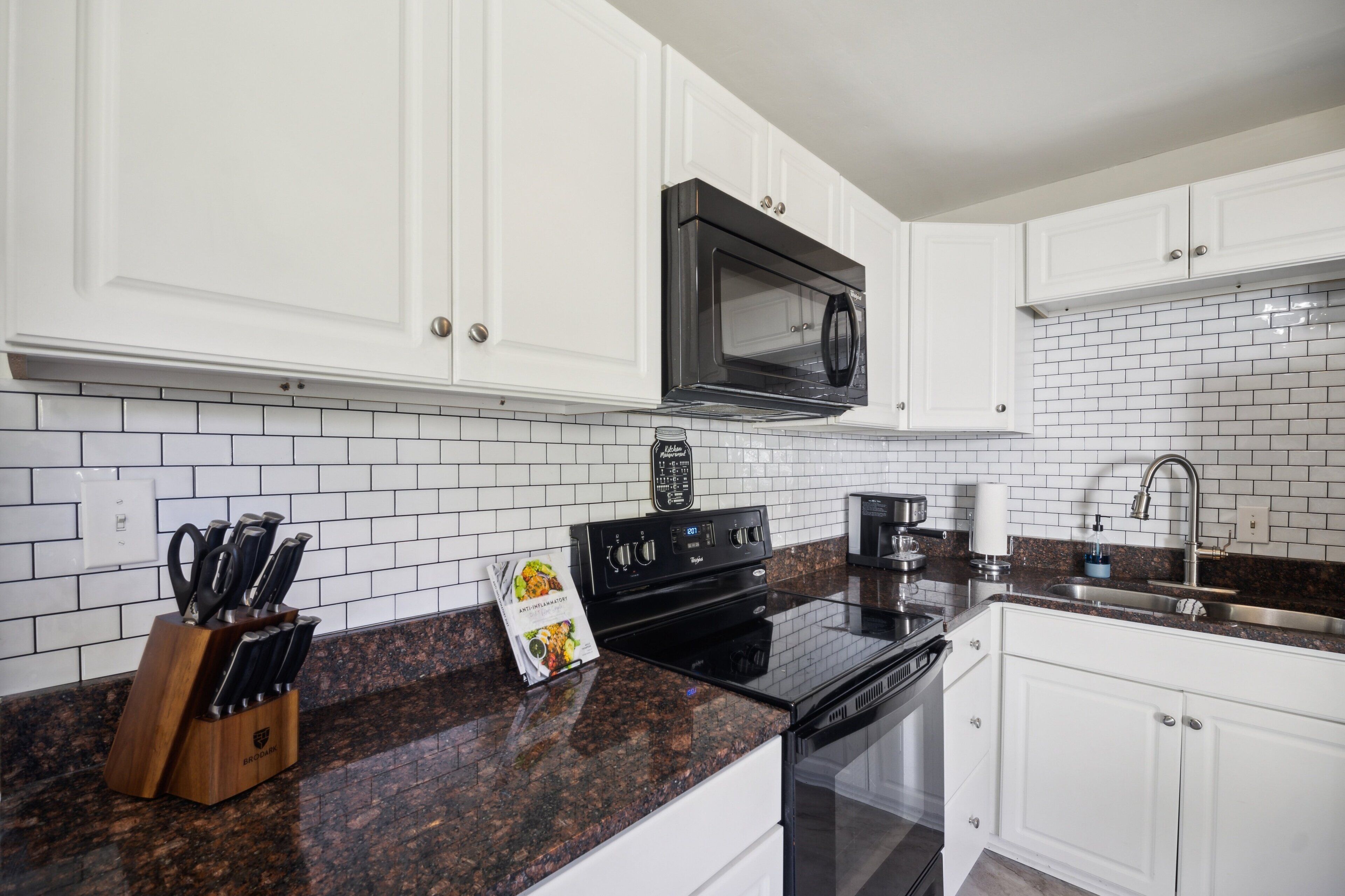 House, 3 Bedrooms | Private kitchen | Fridge, oven, coffee/tea maker