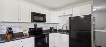 Comfy Coastal Getaway With Modern Comforts 3 Bedroom Home