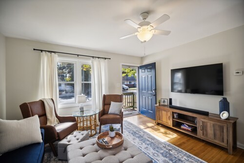 Comfy Coastal Getaway With Modern Comforts 3 Bedroom Home