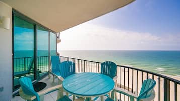 Condo, 2 Bedrooms | Outdoor dining