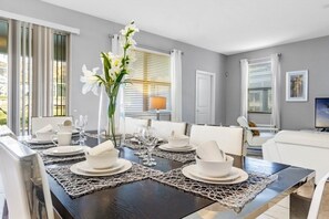 Villa, 6 chambres | Restauration