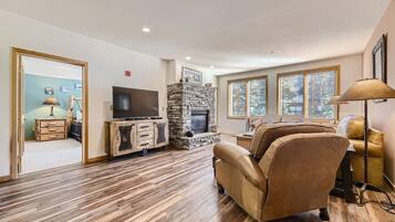 Condo, 2 Bedrooms | Living area | Smart TV
