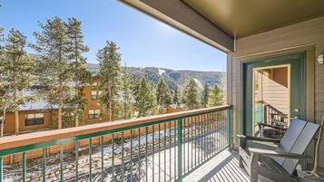 Condo, 2 Bedrooms | Property grounds