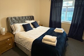 House - Charming 3BR House - Wifi, Parking, Pet Friendly (Dudley)