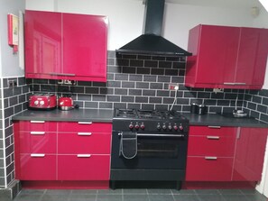 House | Private kitchen | Fridge, microwave, oven, stovetop