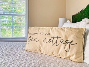 3 bedrooms, iron/ironing board, WiFi, bed sheets - Lily's Pad - Chesapeake Properties (Cape Charles)