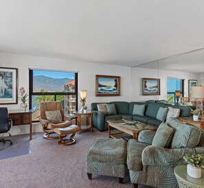 Condo, 2 Bedrooms | Living area