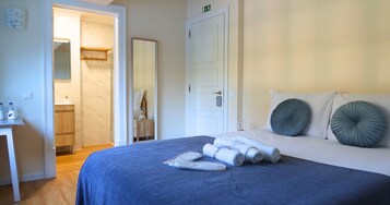 Quarto casal conforto | Cortinas blackout, Wi-Fi de cortesia, roupa de cama