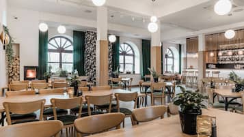 Breakfast, lunch and dinner served