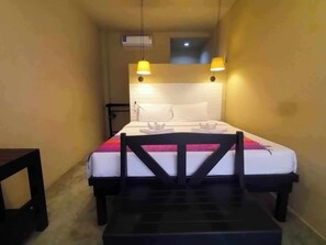 Chambre Double Deluxe, vue piscine | Coffres-forts dans les chambres, Wi-Fi gratuit