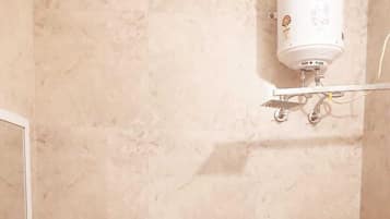 Deluxe Double Room, Garden View | Bathroom