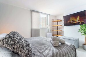 3 bedrooms, iron/ironing board, WiFi, bed sheets - Modern Apt: By Medellín, Park, Dining, Balcony, Nightlife, WiFi & Self Check-in (Sabaneta)