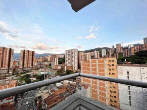Property grounds - Modern Apt: By Medellín, Park, Dining, Balcony, Nightlife, WiFi & Self Check-in (Sabaneta)