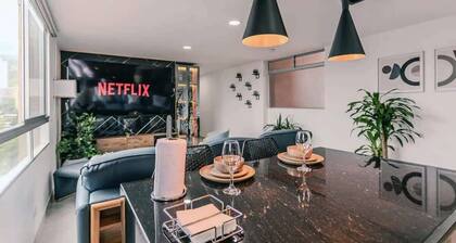 Lux Penthouse: By Medellín, Great Dining, Nightlife, Fast Wifi & Self Check-in