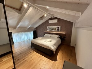 1 bedroom, in-room safe, iron/ironing board, free WiFi