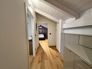 1 غرفة نوم وخزنة داخل الغرفة ومكواة/لوح كي وواي فاي مجانًا