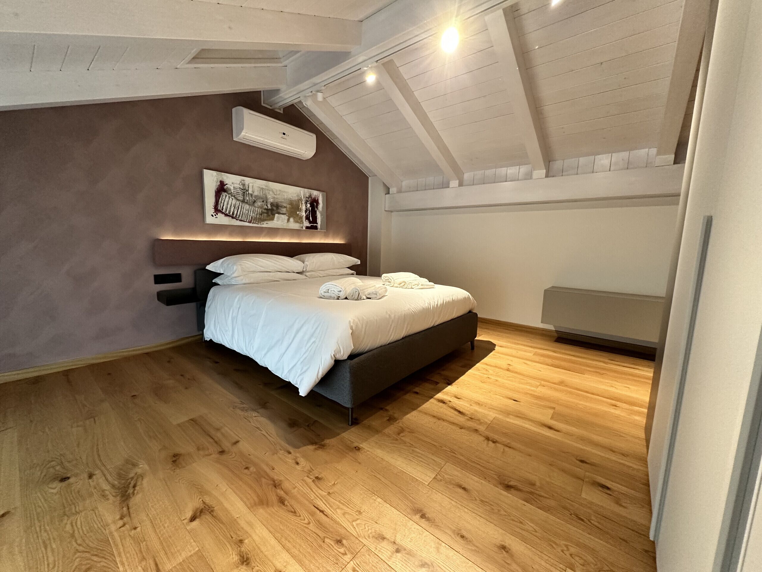 1 室のベッドルーム、セーフティボックス (室内)、WiFi (無料)、ベッドシーツ