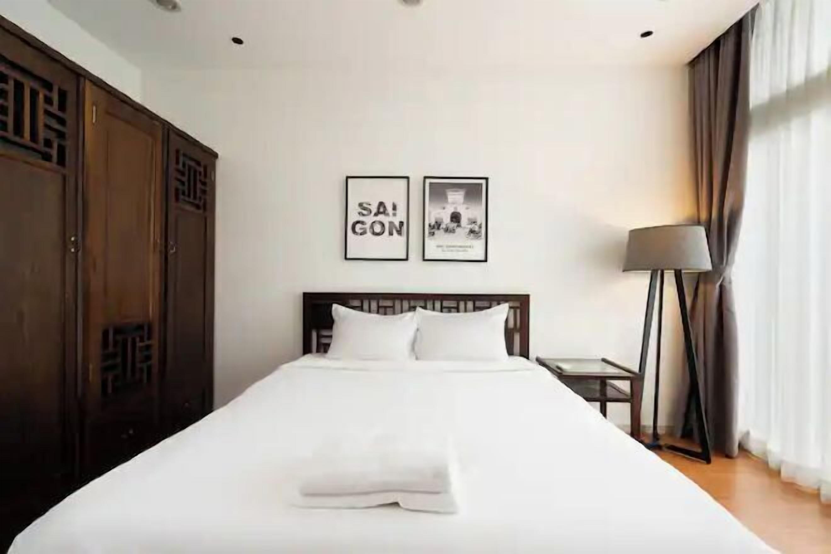 Memory foam beds, in-room safe, desk, laptop workspace