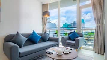 Deluxe Apartment, 2 Bedrooms, 2 Bathrooms, City View | Living area