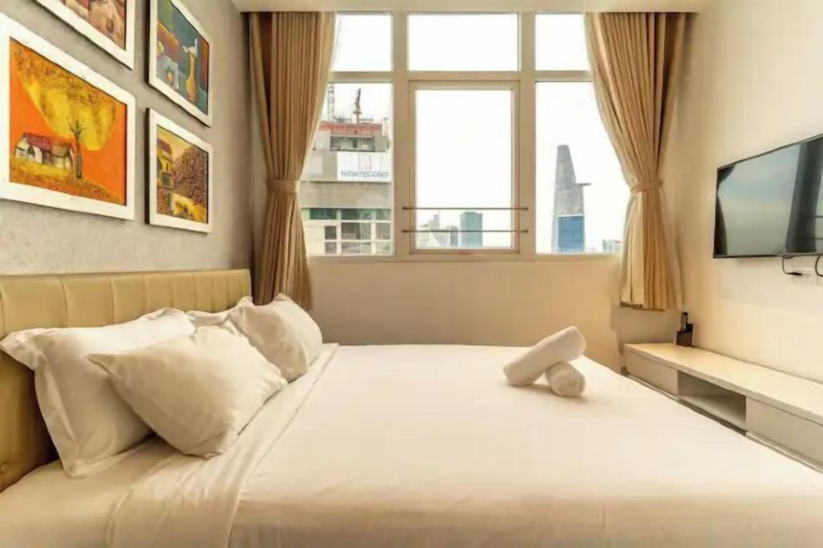 Memory foam beds, in-room safe, desk, laptop workspace