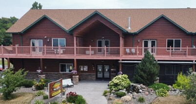 1-bedroom double queen hotel Cabin 13, overlooking Mille Lacs Lake