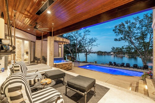 Above Nashville Sunset Bay | Lakefront | Pool&Spa | Golf Simulator