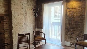 32-Zoll-Flachbildfernseher mit Satellitenempfang