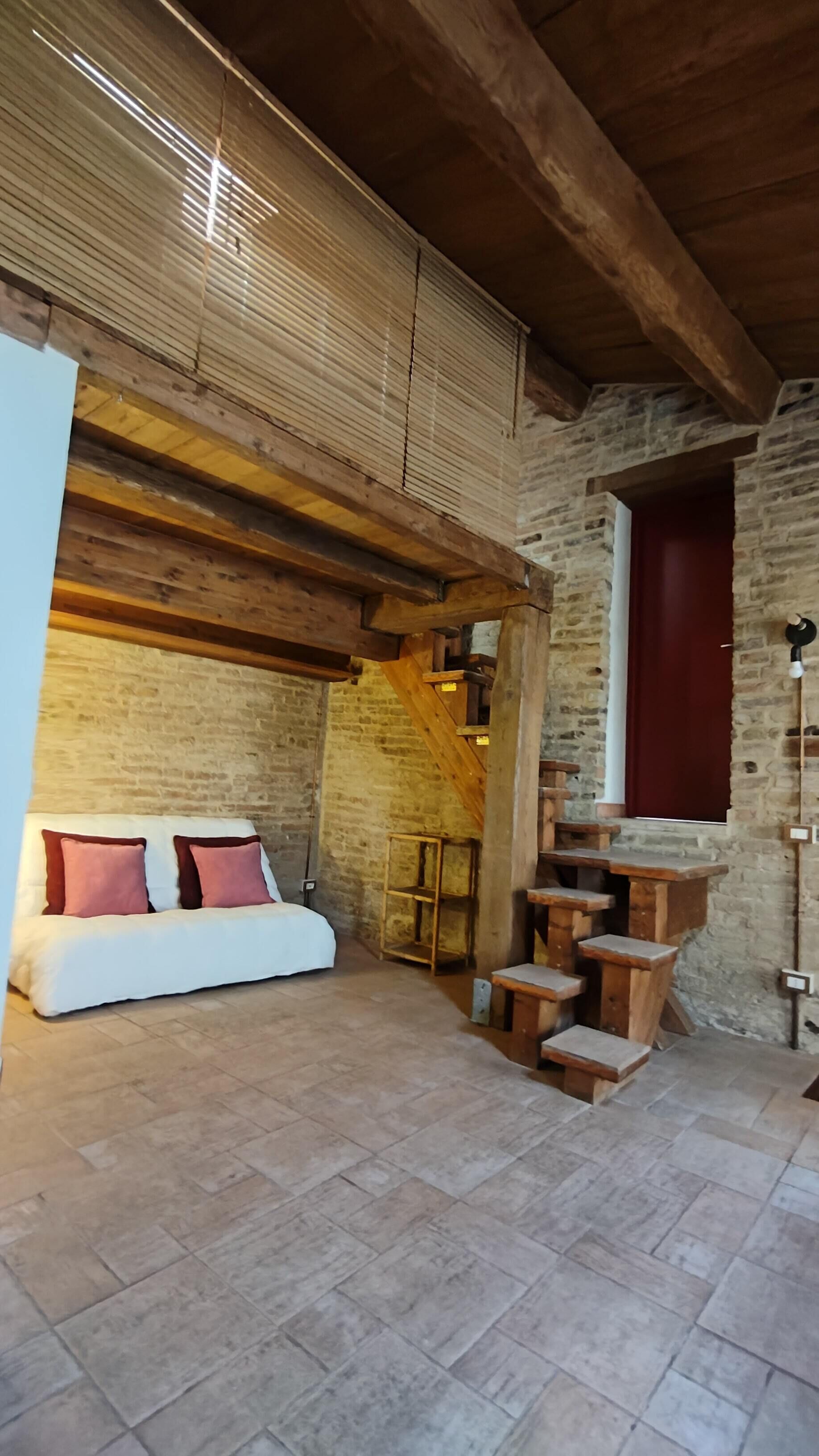 Télévision à écran plat de 32 pouces avec chaînes par satellite