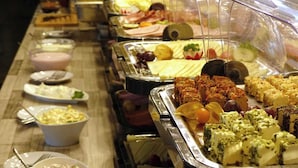 A buffet with various food items including fruits, cheeses, and meats. - Gästehaus Meereslust (Cuxhaven)
