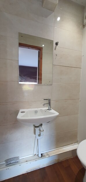Dormitorio compartido, 1 habitación, vistas a la ciudad | Baño